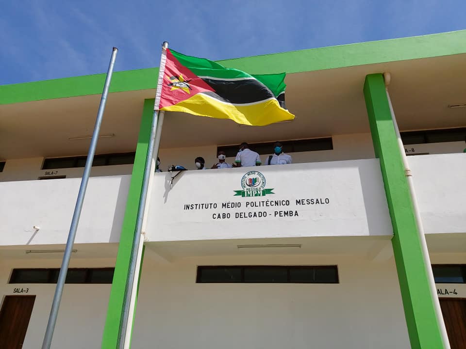 Estudantes em colaboração